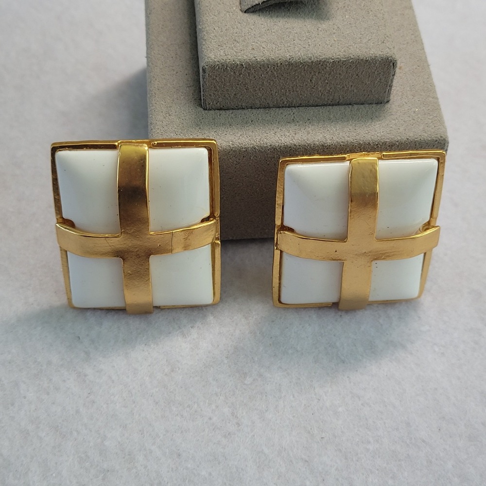 Vtg 80s Chunky Square Clip On Earrings Gold Tone White Enamel Criss Cross